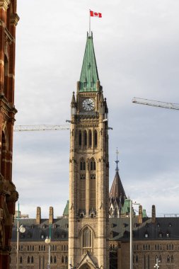 Kanada Parlamento Binası Ottawa, Kanada 'da bayraklı