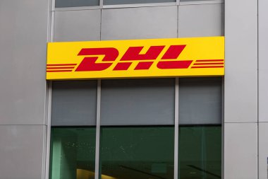 Ottawa, Kanada - 10 Kasım 2022: DHL lojistik şirketi binasının imzası.
