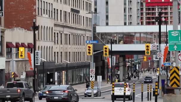 Ottawa Canadá Noviembre 2022 Tráfico Ocupado Calle Rideau Centro Ciudad — Vídeos de Stock