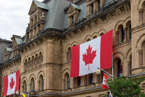 Canadá Ottawa Julio 2022 Día Canadá Banderas Canadienses Edificio Oficina — Foto de Stock