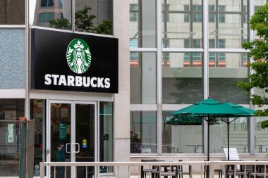 Ottawa, Kanada - 19 Mayıs 2023: Starbucks Kafe şehir merkezinde