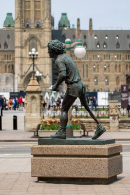 Ottawa, Kanada - 19 Mayıs 2023: Kanada Parlamentosu yakınlarındaki Terry Fox Heykeli.