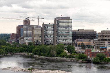 Ottawa, Kanada - 17 Haziran 2023: Ottawa Nehri ve Kanada 'nın Quebec kenti