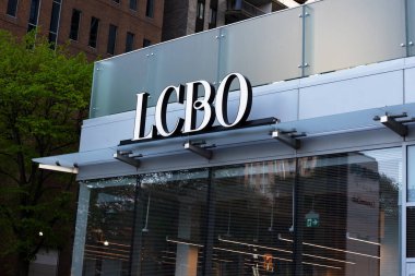 Ottawa, Kanada - 16 Mayıs 2024: LCBO, Ottawa şehir merkezindeki Ontario perakende mağazasının İçki Kontrol Kurulu.
