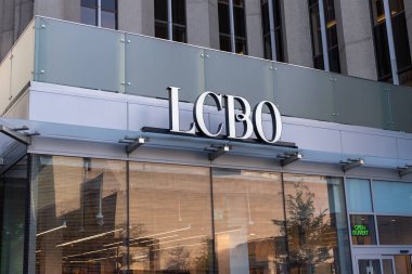 Ottawa, Kanada - 16 Mayıs 2024: LCBO, Ottawa şehir merkezindeki Ontario perakende mağazasının İçki Kontrol Kurulu.