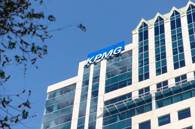 Ottawa, Kanada - 4 Haziran 2024: Ottawa şehir merkezindeki KPMG binası. KPMG denetim, vergi ve danışmanlık hizmetleri sunar.