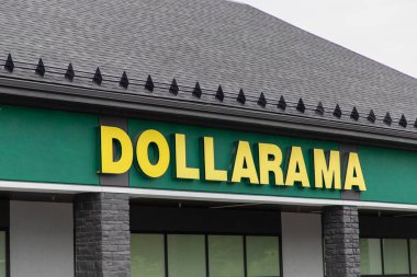 Kanata, Kanada - 2 Haziran 2024: Dollarama, popüler Kanada dolar mağaza perakende zinciri