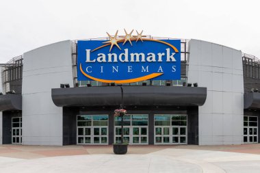 Kanata, Kanada - 2 Haziran 2024: Tarihi Sinema Salonu girişi