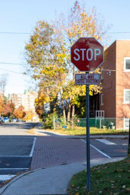 Kanada, Ottawa 'da bir kavşakta kırmızı dur işareti