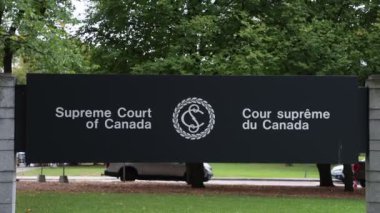 Ottawa, Kanada-1 Ekim 2024: Kanada Anayasa Mahkemesi imzası, kapatın