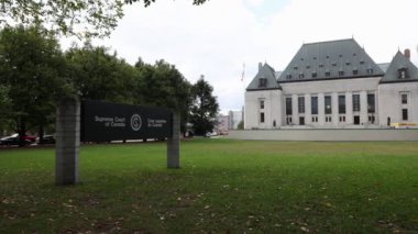 Ottawa, Kanada-1 Ekim 2024: Kanada Anayasa Mahkemesi imzası, kapatın