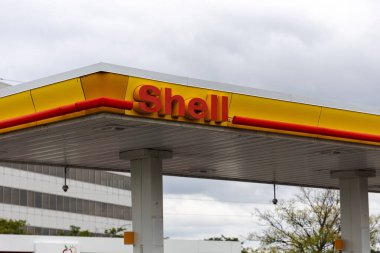 Ottawa, Kanada - 24 Eylül 2024: Ottawa 'daki Shell benzin istasyonu