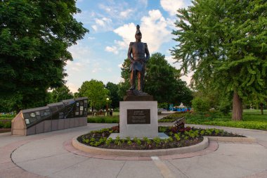 Ottawa, Kanada - 4 Haziran 2024: John By Anıtı, Yarbay, Kraliyet Mühendisleri şehir merkezindeki Major 's Hill Parkı' nda.