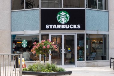 Ottawa, Kanada - 1 Ekim 2024: Starbucks Kafe Binası