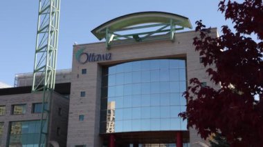 Ottawa, Kanada - 17 Ekim 2024: Sonbahar sezonunda Ottawa Belediye Binası