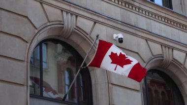 Kanada 'da Ottawa şehir merkezinin inşaatında Kanada bayrağı var.