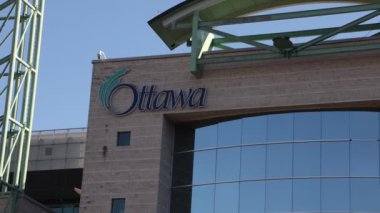 Ottawa, Kanada - 17 Ekim 2024: Sonbahar sezonunda Ottawa Belediye Binası