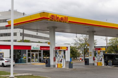 Ottawa, Kanada - 24 Eylül 2024: Ottawa 'daki Shell benzin istasyonu