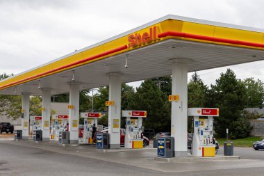 Ottawa, Kanada - 24 Eylül 2024: Ottawa 'daki Shell benzin istasyonu