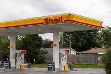 Ottawa, Kanada - 24 Eylül 2024: Ottawa 'daki Shell benzin istasyonu