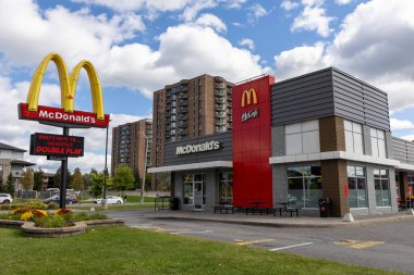 Ottawa, Kanada - 24 Eylül 2024: McDonalds fast food restoran binası