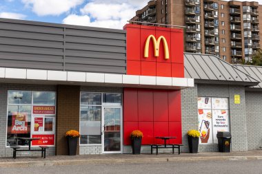 Ottawa, Kanada - 24 Eylül 2024: McDonalds fast food restoran binası