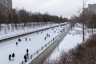 Ottawa, Kanada - 8 Şubat 2025: Rideau Kanalı buz pateni pisti