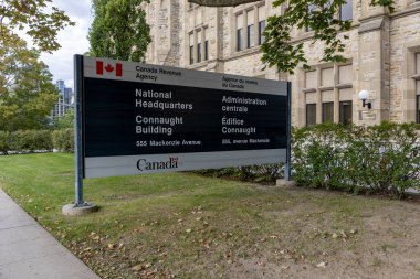 Ottawa, Kanada - 1 Ekim 2024: Kanada Maliye Ajansı şehir merkezinde. CRA