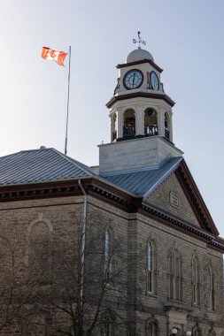 Kanada, Perth 'te Kanada bayrağı taşıyan belediye binası..