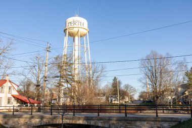 Perth, Kanada - 27 Nisan 2025: Ontario, Kanada 'da park su kulesi
