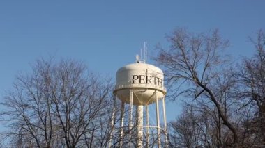 Perth, Kanada - 27 Nisan 2025 Ontario kasabasındaki su kulesi