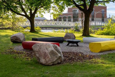 Bahar mevsiminde Kanada 'nın Ontario kentindeki Smiths Falls kasabasına park et..