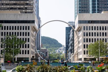 Montreal, Kanada - 2 Ağustos 2025: Halka halka açık sanat merkezi, popüler seyahat merkezi