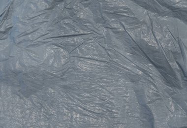 Buruşmuş gri plastik yaprağın dokusu.