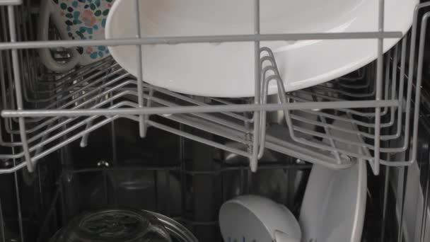 Esterilização Pratos Eletrodomésticos Deslizando Dentro Máquina Lavar Louça Cremalheira Com — Vídeo de Stock
