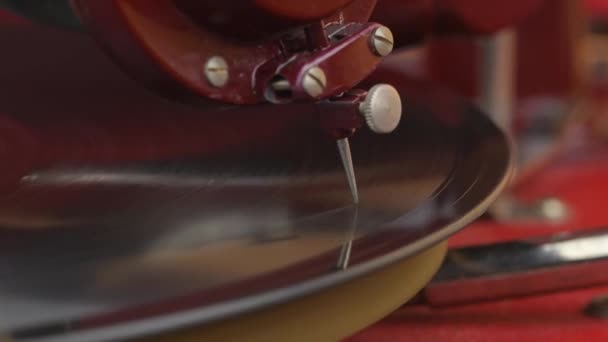 Vintage Grammophon Die Nadel Bewegt Sich Entlang Der Schellack Schallplatte — Stockvideo