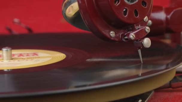 Een Fonograaf Klassieke Muziek Spelen Schellak Vinyl Luisteren Naar Klassieke — Stockvideo