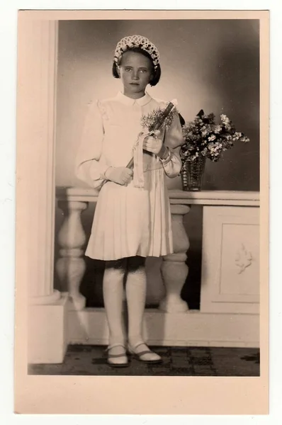 霍多宁 捷克斯洛伐克共和国 Circa 1930 一个年轻女孩的复古照片 她的第一次圣餐 大约1930年 — 图库照片