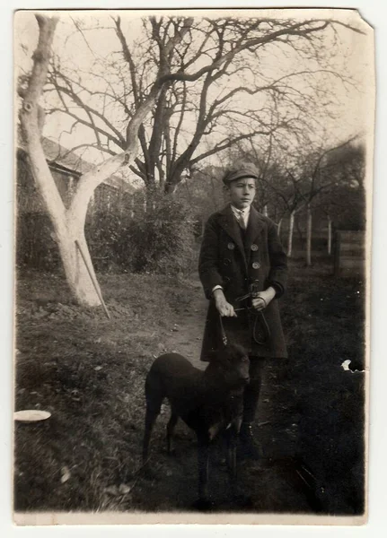 Csehszlovák Köztársaság December 1924 Vintage Fotó Mutatja Fiú Egy Kutya — Stock Fotó