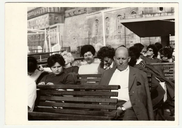 ナポリ イタリア 1969 ヴィンテージ写真は バカンスの人々 を示しています — ストック写真