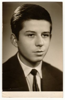 Teplice, Çekoslovakya sosyalist cumhuriyet - Circa 1950'lerde: Vintage çok genç adam portresi.