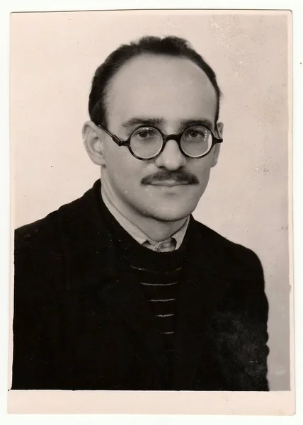 Urss Circa 1960 Retrato Vintage Joven Con Gafas Bigote —  Fotos de Stock