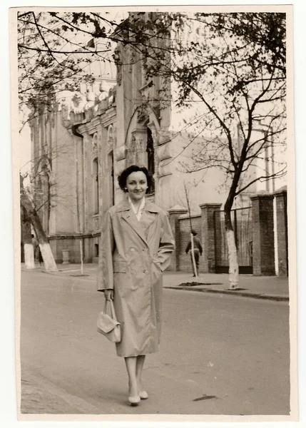 Urss Abril 1961 Foto Vintage Mostra Uma Jovem Mulher Bonita — Fotografia de Stock