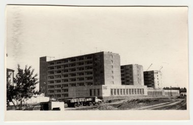 SSCB - 1970'li yıllarda yaklaşık: Vintage fotoğraf gösterileri inşaat blok daireler, SSCB.