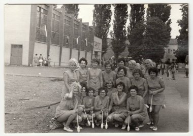 Çekoslovak Sosyalist Cumhuriyeti - 1970'li yıllarda yaklaşık: Vintage fotoğraf gösterileri kadın Spartakiada için hazır olun. Spartakiada - bir prezentation sağlık ve refah Sosyalist ve komünist rejimin.