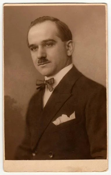 Prague Czechoslovak Republic 1925 Вітажний Студійний Портрет Показує Чоловік Носить — стокове фото