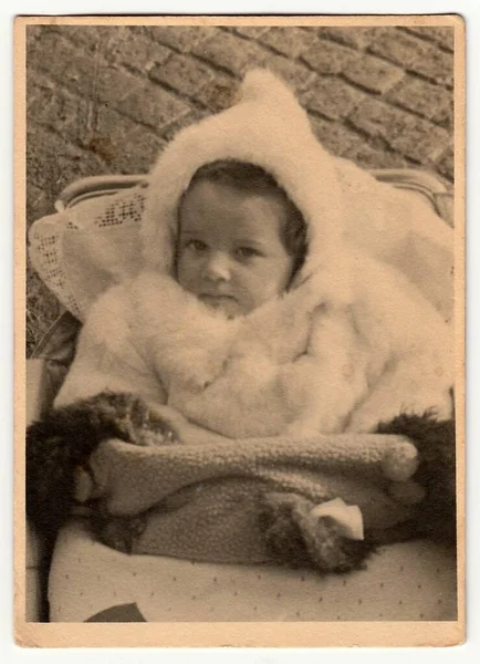 Hodonin Czechoslovak Org Circa 1940 古旧照片显示婴儿车中的婴儿 — 图库照片
