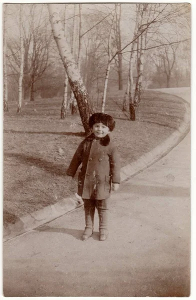 Csehoszlovák Köztársaság Circa 1950 Évek Vintage Fotón Egy Aranyos Kisfiú — Stock Fotó