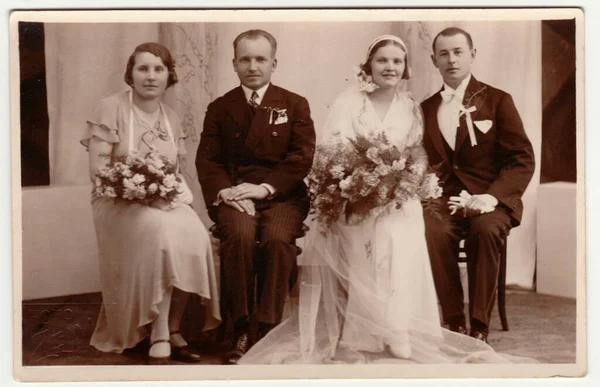 Republika Czeshosłowska Kwietnia 1933 Stare Zdjęcie Pokazuje Nowożeńców Rodziców Retro — Zdjęcie stockowe