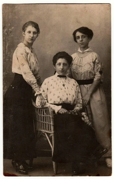 Зедельгем Бельгиум Circa 1920 Винтажное Фото Показывает Девушек Эдвардианской Прической — стоковое фото
